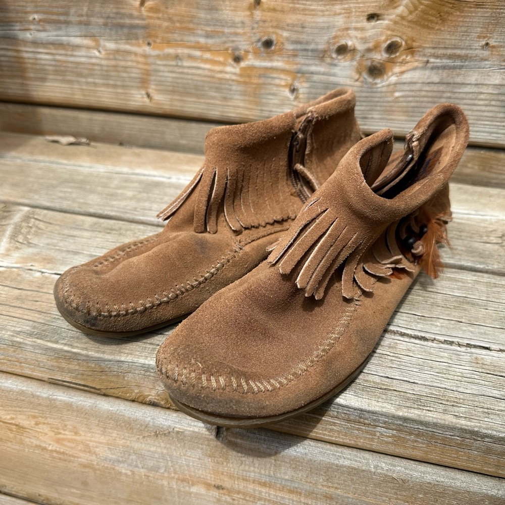 Minnetonka moccasins in size 8